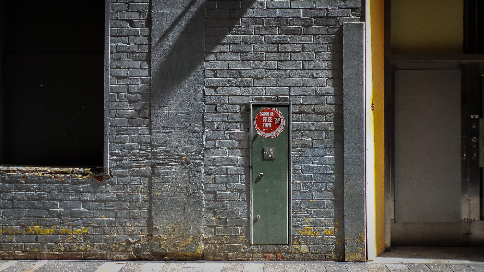 ผนัง, โครงสร้างพื้นฐาน, เขตเมือง, อิฐ, ประตู, หน้าต่าง, งานก่ออิฐ, อาคาร, ซุ้ม, ซอย, ถนน, เมือง, ถนน