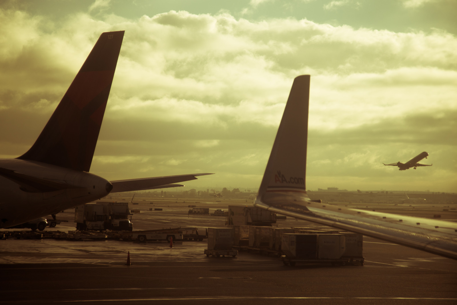 California, città, cielo, urbano, Stati Uniti d'America, su, asfalto, cali, America, Canone, aereo, LA, aeroporto, Ali, Taxi, aria, getti, aeroplani, Jet, LAX, Arrivo, fotogramma intero, AmericanAirlines, partenza, aa, code, 6d, canon6d