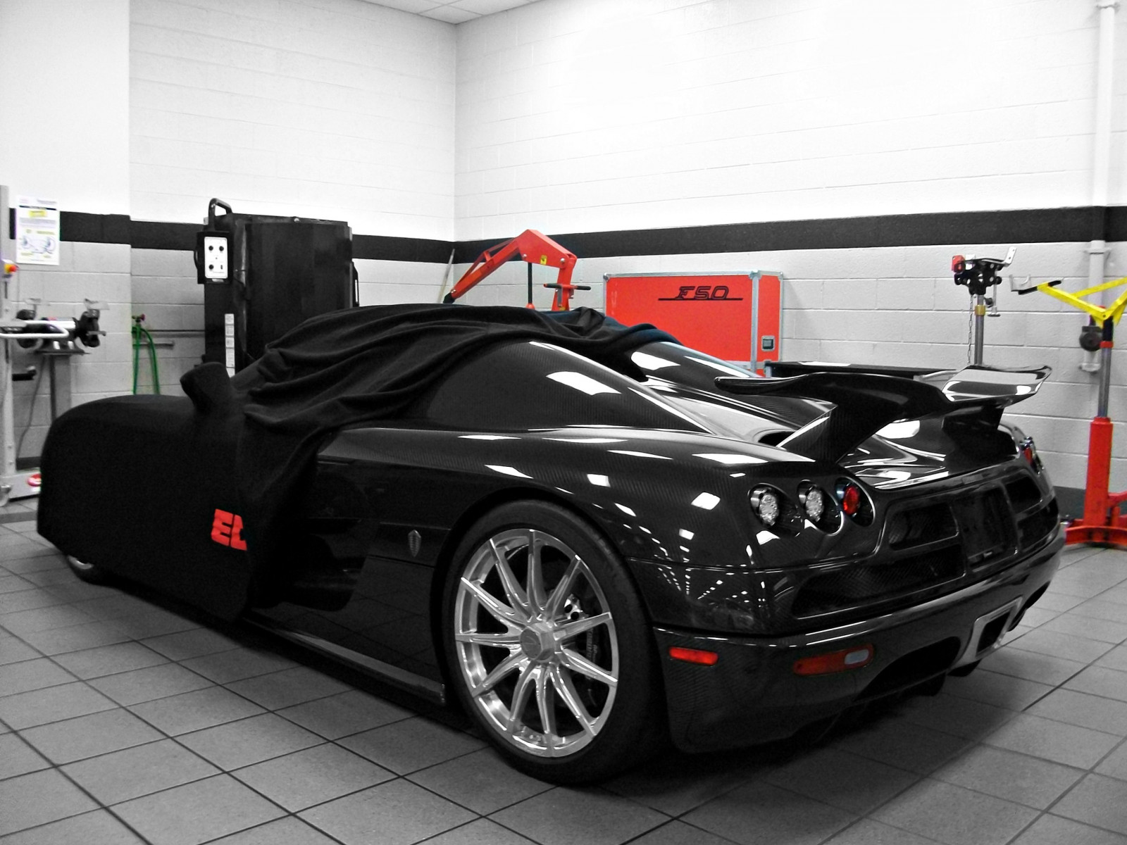 auto, motorové vozidlo, sportovní auto, vozidlo, superauto, automobilového designu, okraj, kolo, automotive wheel system, výkon auta, závodní auto, automobilový exteriér, technika, osobní luxusní automobil, Koenigsegg CCR, luxusní vůz, Koenigsegg CCX, auto part, automotive pneumatiky, výkonné auto