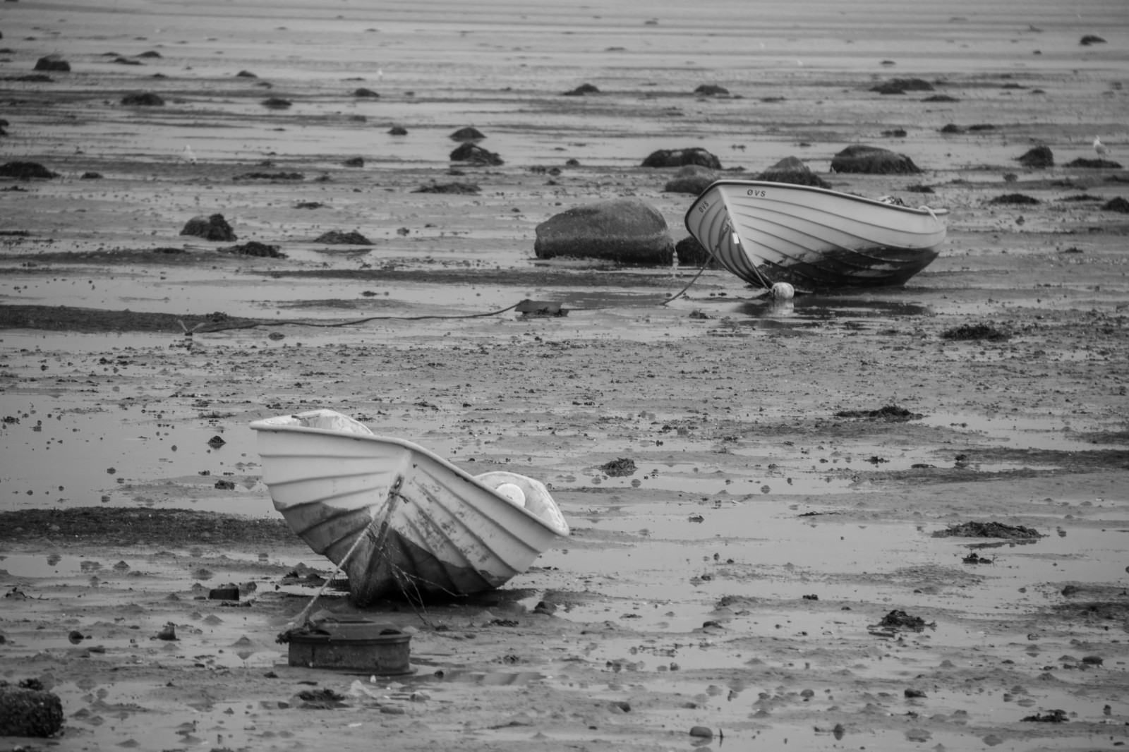 loď, černobílý, moře, pobřeží, písek, vozidlo, pobřeží, Dánsko, b t, Danmark, kust, exif modelu canoneos760d, geocountry, Kamera aby kánon, geocity, Model fotoaparátu canoneos760d, exif isospeed 250, geostate, geolocation, EXIF čočka efs18200mmf3556is, EXIF otvor 56, exif aby kánon, exif focallength 170mm, slapy, tidewater, tidvatten, dalbyhuse, Černý a bílý, monochromatické fotografování, mělčina při ústí řeky