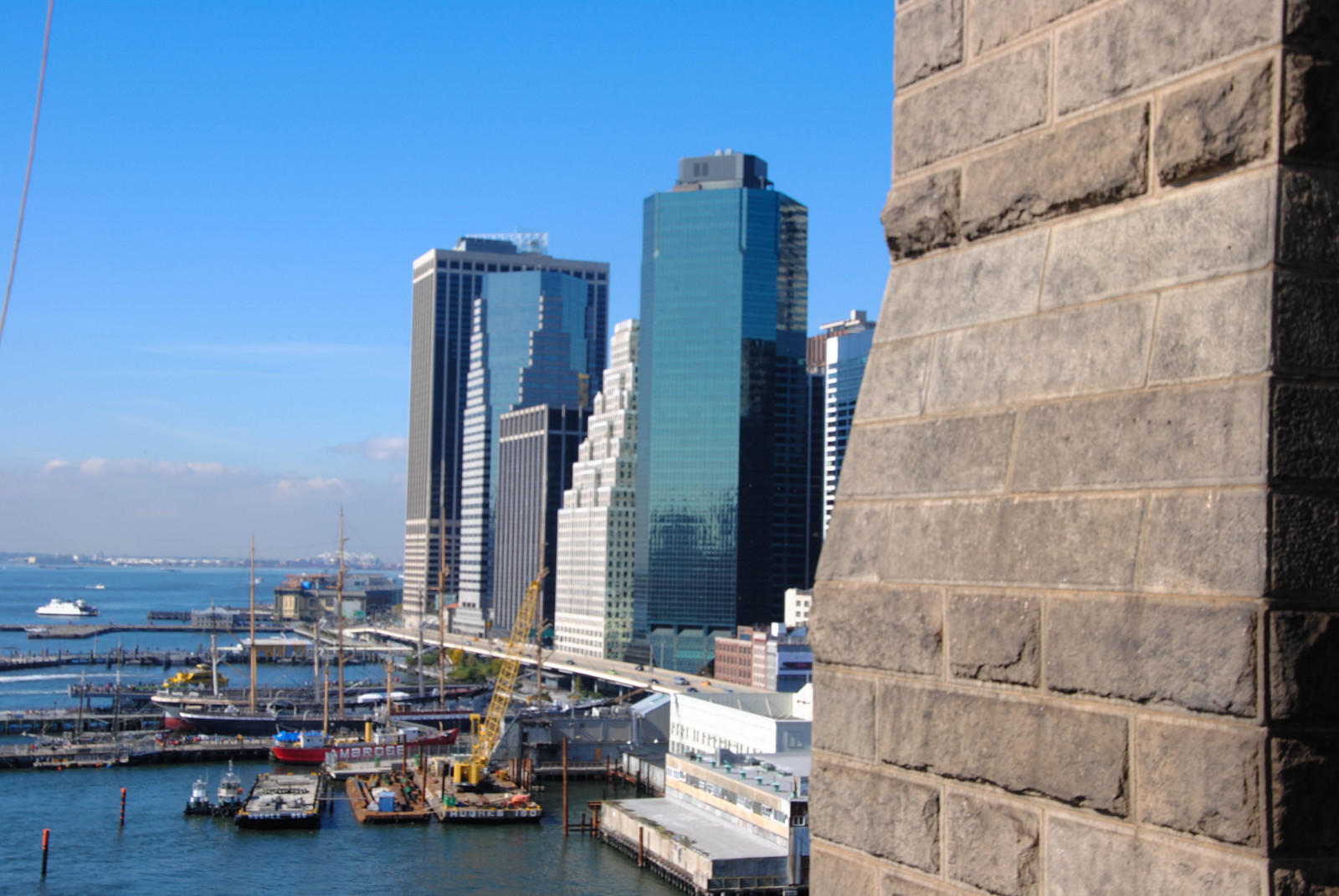 město, panoráma města, architektura, voda, nebe, vozidlo, Cestovní ruch, panoráma, mrakodrap, věž, most, dok, Manhattan, Brooklyn, infrastruktura, centrum, cityview, budovy, newyork, lodě, modrá obloha, mrakodrapy, Brooklynský most, mezník, urban area, lidské osídlení, panelový dům