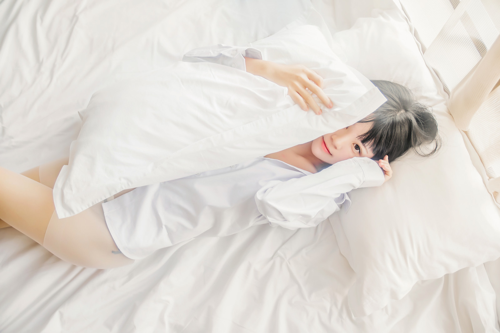 ข้อต่อ, ผิวหนัง, แว่นตา, มือ, ไหล่, ขา, ความสะดวกสบาย, แต่งตัว, ร่างกายมนุษย์, คอ, สิ่งทอ, แขนเสื้อ, ที่นอน, นิ้ว, เตียง, ข้อศอก, อดทน, หมอน, ผ้าปูที่นอน, โรงพยาบาล, ต้นขา, เตียงนอน, ผ้าปูที่นอน, ขามนุษย์, เด็ก, เข่า, เหตุการณ์, เสื้อผ้าเจ้าสาว, ห้องนอน, ผ้านวม, กรอบเตียง, นั่ง, งีบหลับ, เสื้อยืด, ห้องพัก, ปาหมอน, ที่นอน, เจ้าสาวอุปกรณ์เสริม, ชุดแต่งงาน, นอน, ดูแลสุขภาพ, หน้าท้อง, ผ้าห่ม, บริการ, พิธี, ชุดราตรี