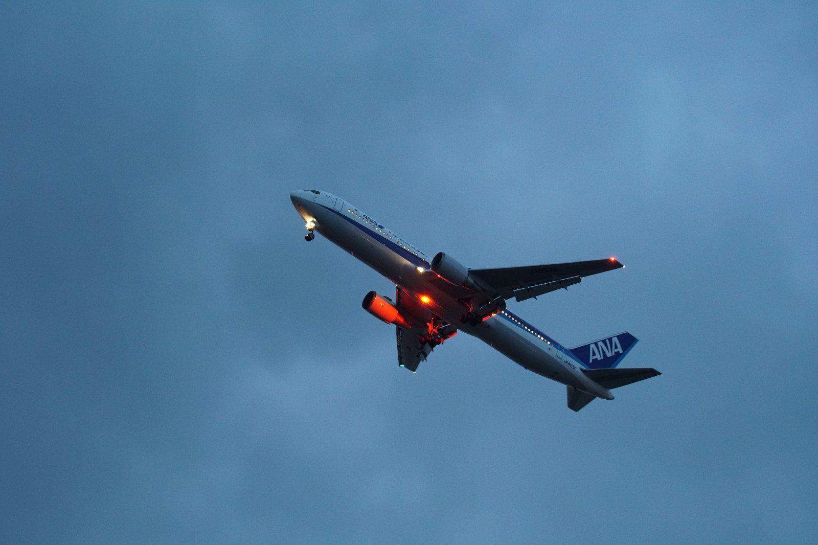 Japonsko, vozidlo, letoun, letadlo, Sony, Tokio, letectvo, Let, Vzlétnout, letadlo, CC, letectví, křídlo, a6300, 6300, CreativeCommons, fe70200mm, fe70200mmf4goss, letecká linka, Atmosféra Země, Airshow, letecká akrobacie, všeobecné letectví, air racing, letecký motor, letecká doprava, dopravní letoun linkový, jednoplošník