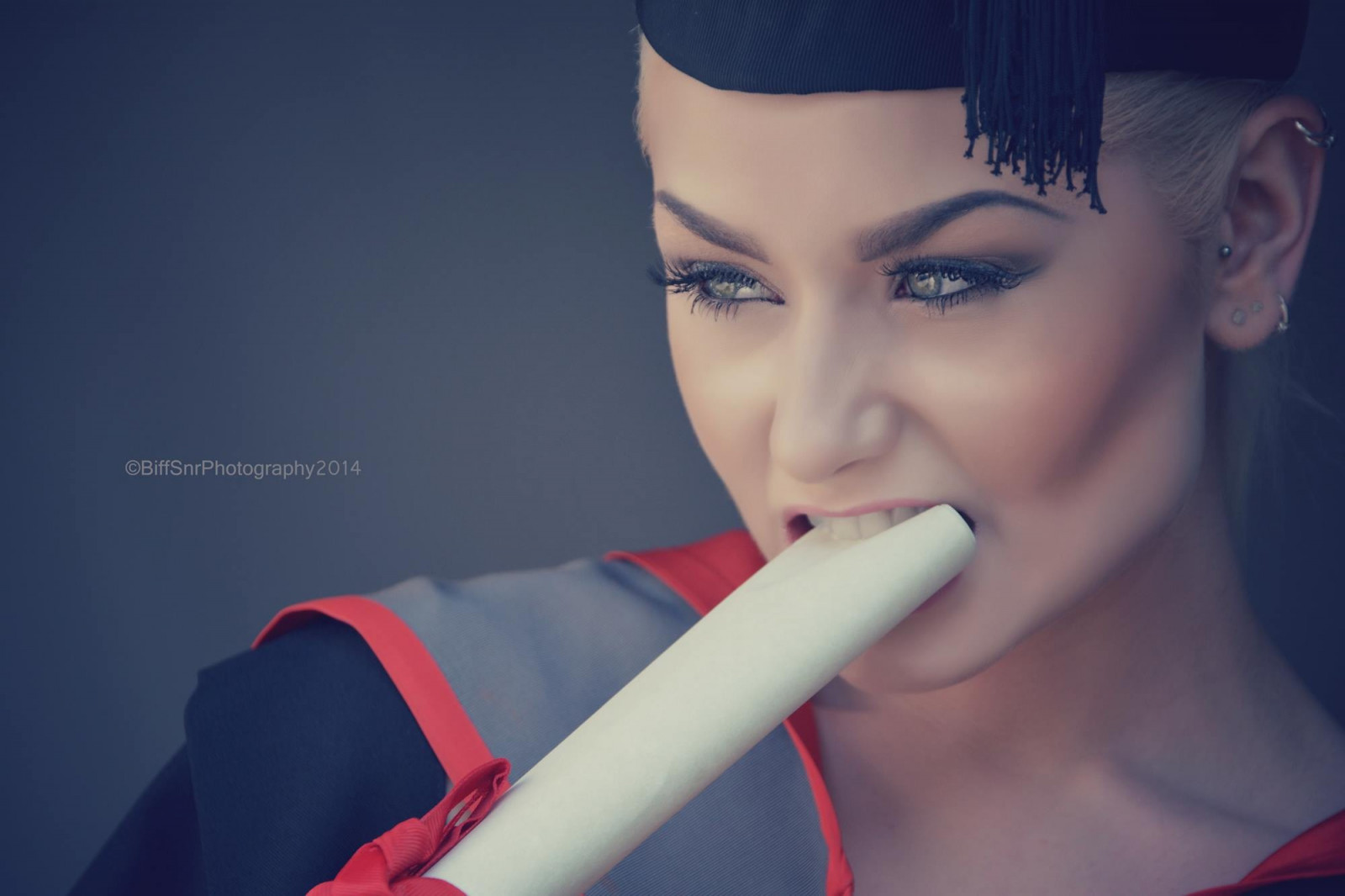 얼굴, 여자들, 모델, 금발의, 안경, 녹색 눈, 사진술, 가수, 푸른, 목, 날카로운, 꿰뚫는, 입, 코, 사람, 명음, 소녀, 아름다움, 눈, 감각, 2000x1333 픽셀, 사진 촬영, 인간의 몸, 오르간, 인간 행동