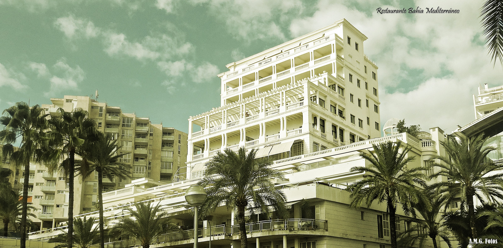 budova, Metropolitní oblast, kondominium, smíšené využití, urban area, obytný prostor, architektura, metropole, palma, arecales, město, sousedství, strom, nemovitost, fasáda, komerční budovy, panelový dům, centrum, byt, nebe, hotel, mrakodrap, náměstí