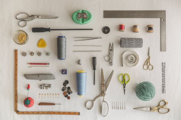 flat lay,scissors,thread
