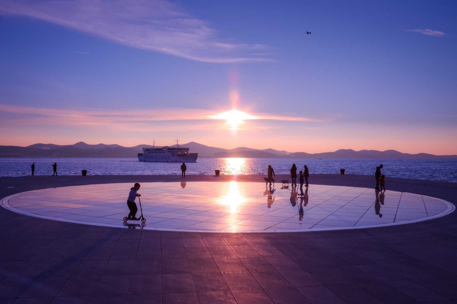 sollys, mennesker, solnedgang, hav, by, kyst, sand, afspejling, himmel, fotografering, skyer, strand, solopgang, aften, morgen, kyst, Sol, Canon, HDR, horisont, by, skumring, Kroatien, ferie, Hrvatska, Zadar, Sky, solnedgang, daggry, Foto, ocean, bølge, placere, adriaterhavet, krop af vand, turistmæssige, jadranskomore, adriaticcost, adroaticsea