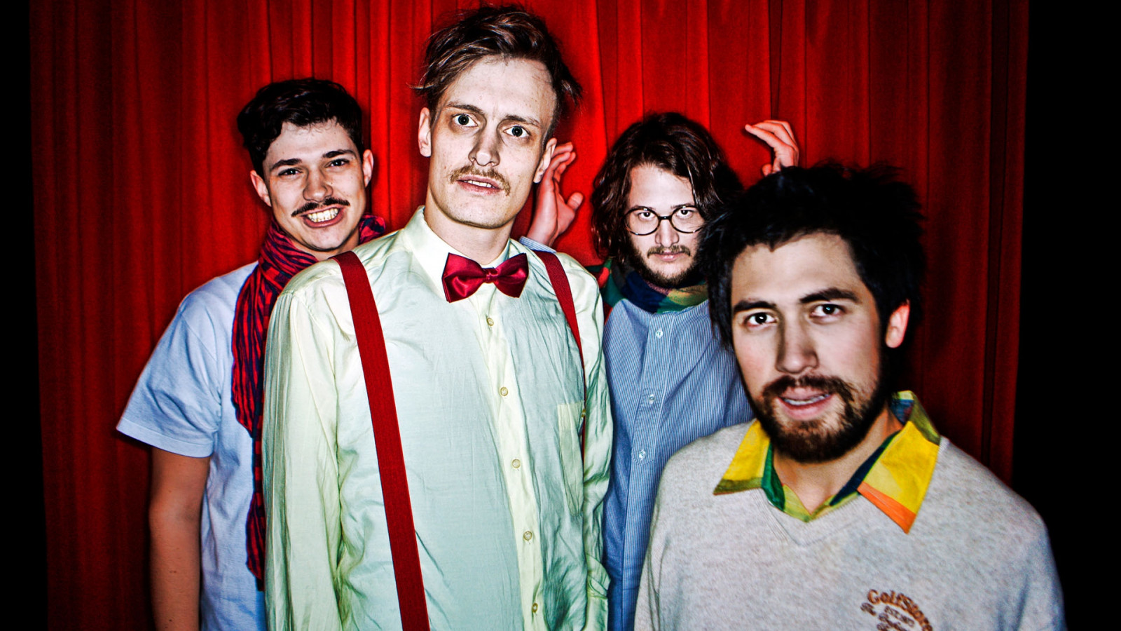 efterklang, vousy, knír, usměj se, brýle