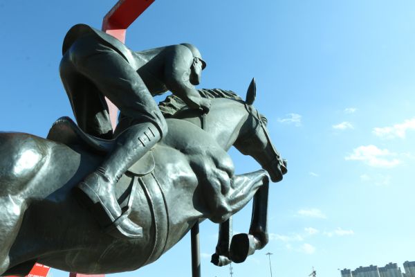 statue,Metal Statue,horse,horse riding,sky
