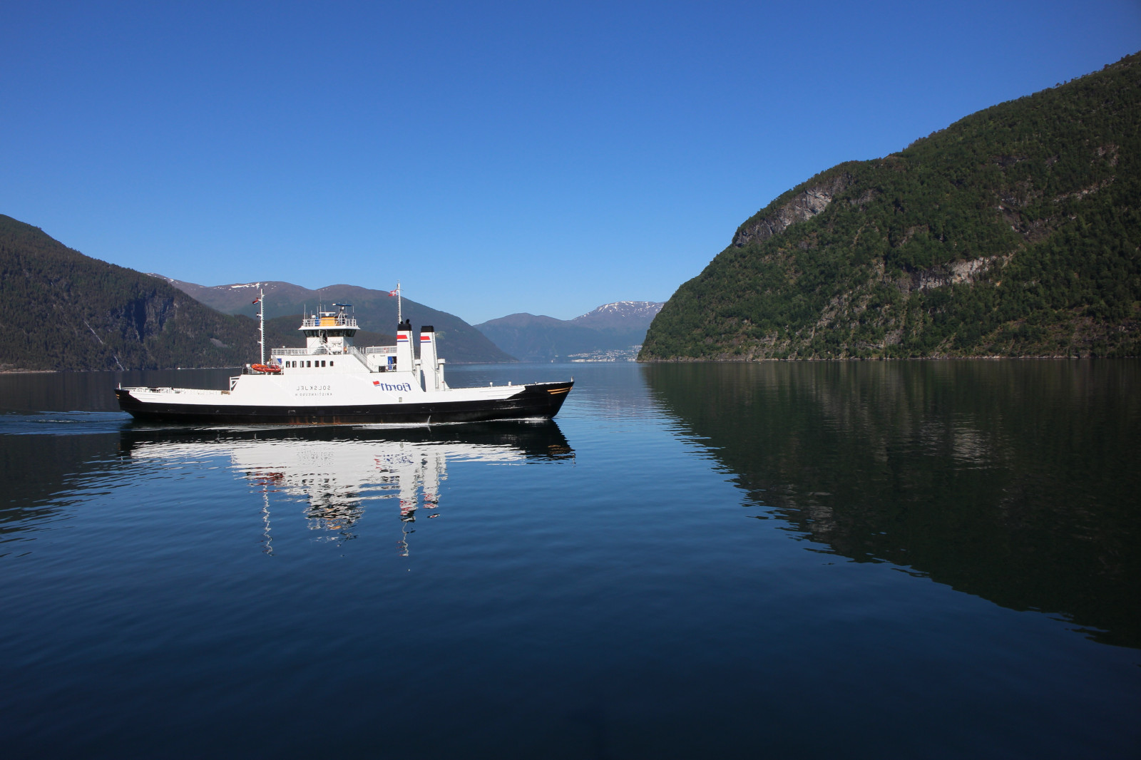 krajina, loď, moře, záliv, jezero, voda, Příroda, odraz, nebe, uklidnit, Norsko, ráno, fjord, Alpy, jachta, zvuk, trajekt, Lake District, Stranda, mrak, strom, hora, nádrž, 5184x3456 px, jezero, vodní, pohoří, ledová landform, klesl, vstupní