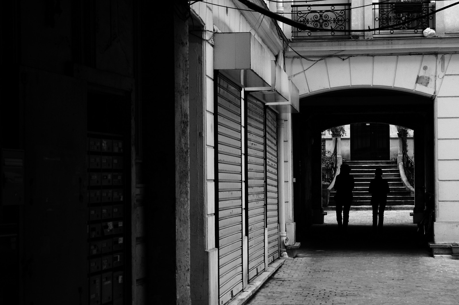 ดำ, ขาวดำ, หน้าต่าง, เมือง, ถนน, สถาปัตยกรรม, เมือง, อาคาร, ถนน, การถ่ายภาพ, บ้าน, ประตู, ปารีส, นัวร์, โครงสร้างพื้นฐาน, มุม, เบา, ซอย, มุมมองถนน, ความมืด, ร่อง, noiretblanc, blackandwithe, photoderue, ภาพรวม, urbanarte, ซุ้ม, photopascalcolin, เขตเมือง, ดำและขาว, ถ่ายภาพขาวดำ, ปู, cour