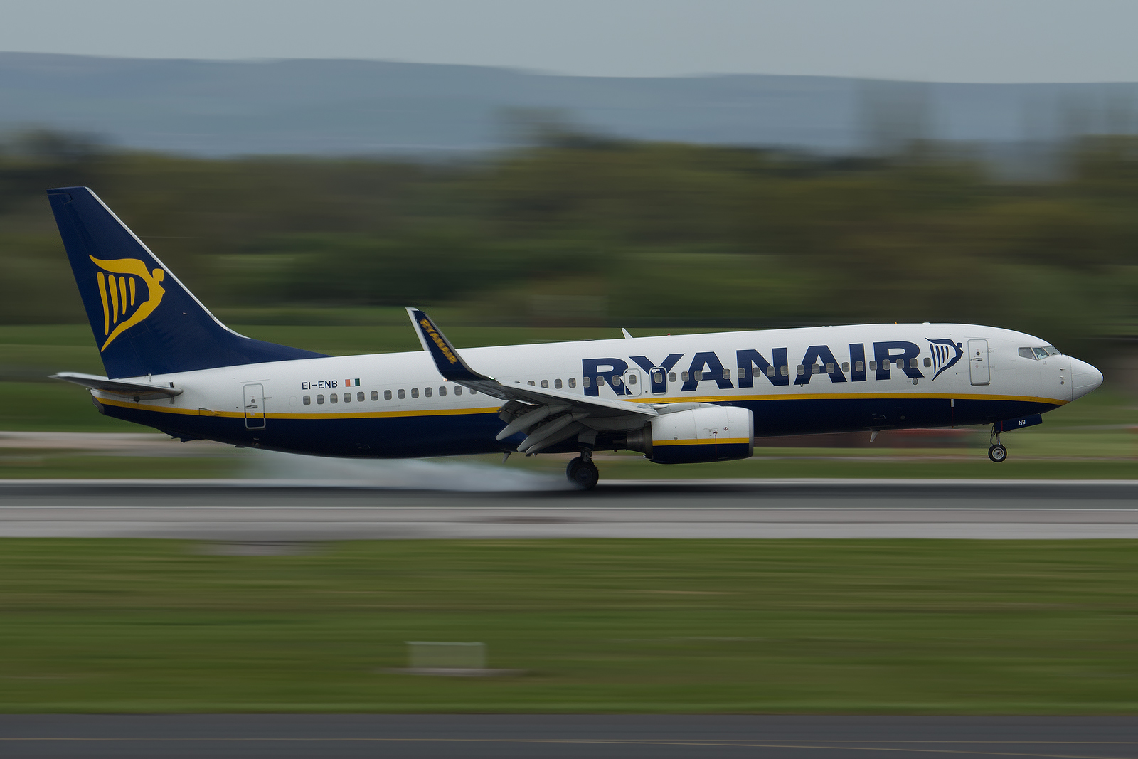 cestovat, B, muž, letadlo, Kánon, letoun, Manchester, letectví, přistání, rozostření pohybu, letadla, Boeing, Ryanair, rýžování, přistávací dráha, Aerlingus, PV, aero, město Manchester, Letiště Manchester, pojíždění, RVP, manc, pojezdové dráhy, B737, boeing737, ESPS, AV8, aviationviewingpark, avgeek, canon700d, B7378, manairport, landingear, runwayvisitorpark, Eienb, runwayvistitorpark, manchesterrunwayvisitorpark