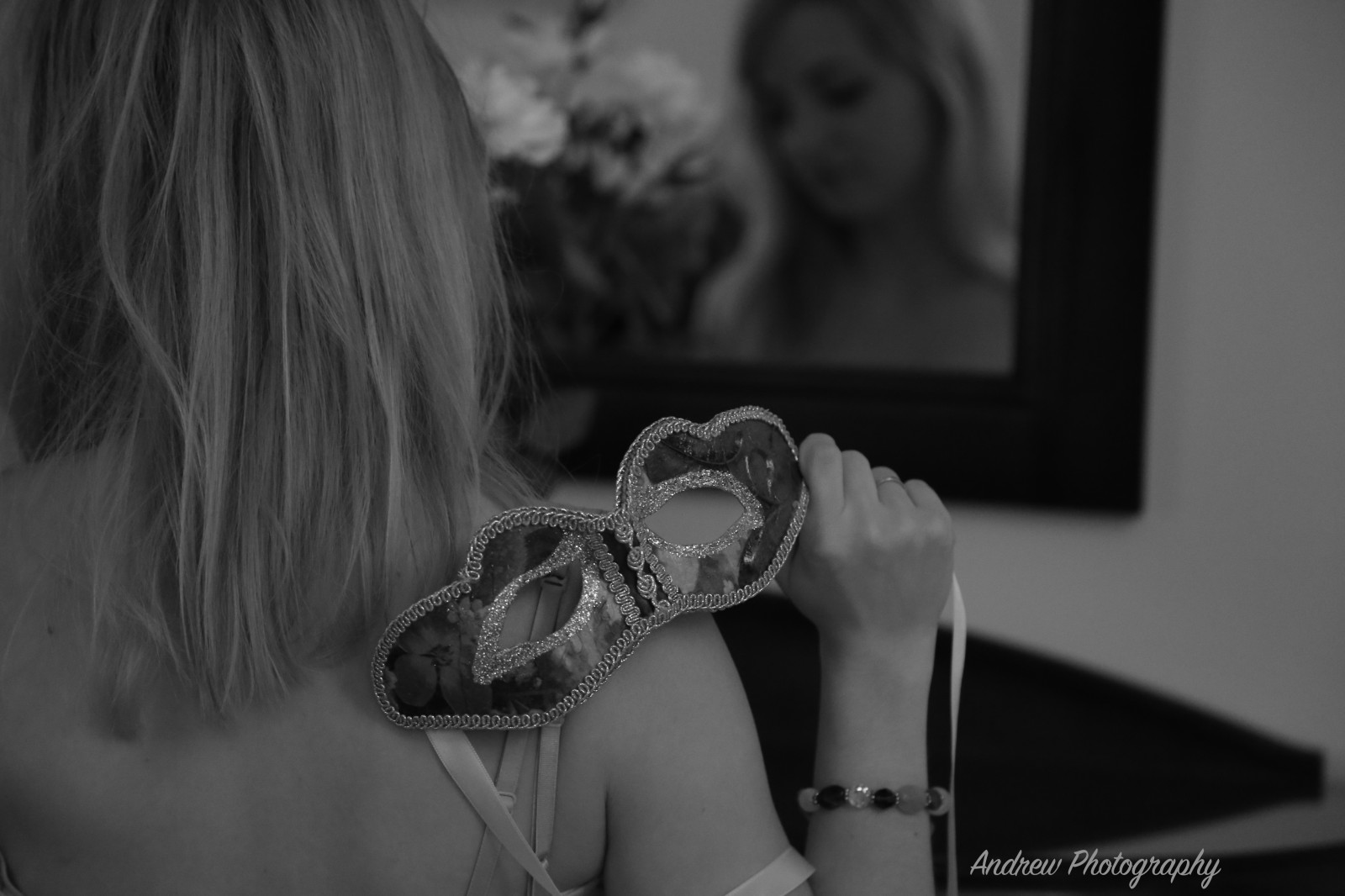 lidé, bílý, Černá, černobílý, portrét, noc, milovat, fotografování, maska, šaty, Rumunsko, večer, zrcadlo, princezna, Kánon, čas, Rusko, zadní, ruština, kůže, zajetí, karneval, Tajemství, Krásná, cestovat, dívka, krása, přírodní, tělesné, usměj se, fotografie, žena, ruka, dáma, člověk, prst, fotografie, úžasný, tma, 6d, nejlepší, půvabný, ret, cesta, nemovitý, blond, připravený, Angličtina, momentka, Černý a bílý, monochromatické fotografování, portrétní fotografie, focení, Lidské tělo