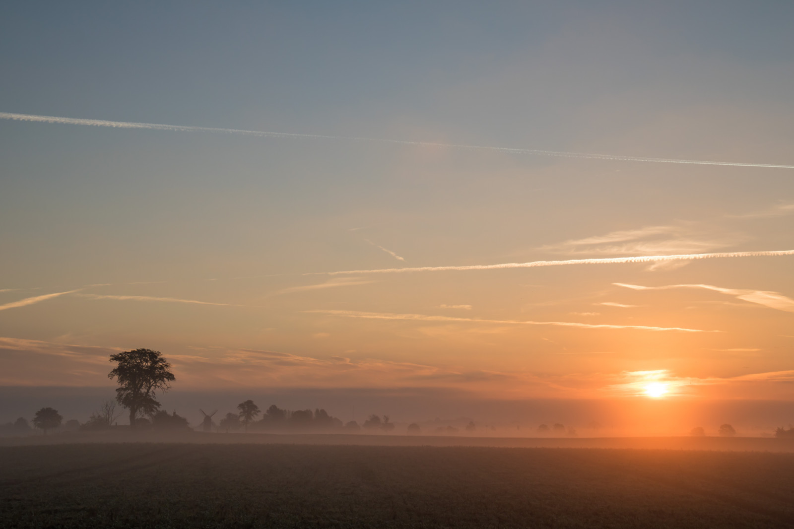slunečnímu záření, krajina, západ slunce, nebe, svítání, večer, ráno, mlha, slunce, horizont, atmosféra, soumrak, opar, mrak, mlha, svítání, dimma, venkov, landsbygd, soluppg ng, s dersl tt, landskap, gryning, exif modelu canoneos760d, geocountry, Kamera aby kánon, geocity, Model fotoaparátu canoneos760d, geostate, geolocation, EXIF čočka efs18200mmf3556is, exif aby kánon, EXIF isospeed 100, EXIF otvor 80, exif focallength 35mm, morgon, prostý, atmosférický jev, Atmosféra Země, odlesk, červená obloha v dopoledních hodinách