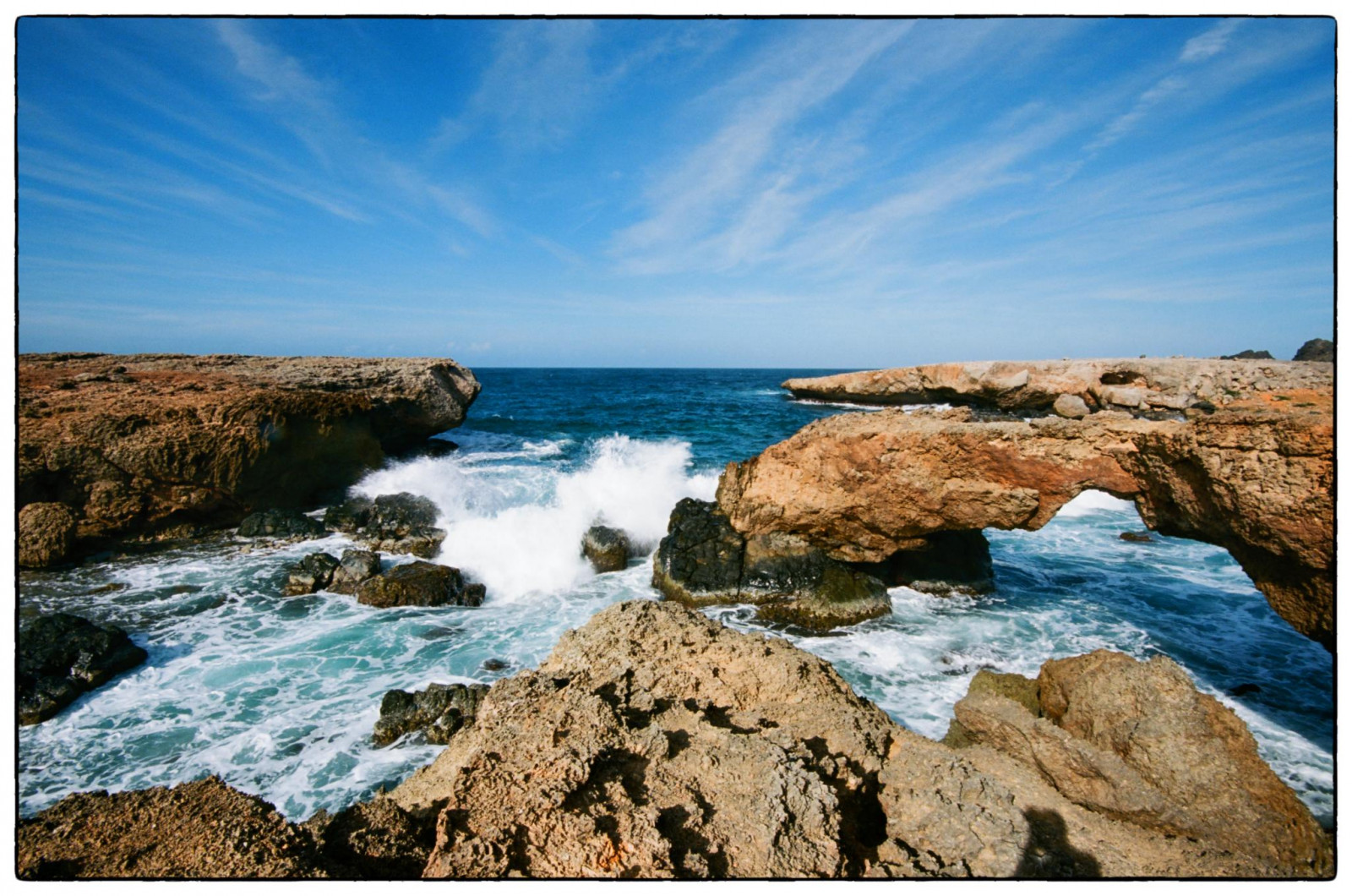 デスクトップ壁紙 : 風景, 湾, 岩, 海岸, 空, ビーチ, 落ち着いた, 崖, 太陽, 地平線, トロピカル, オランダ, ニコン