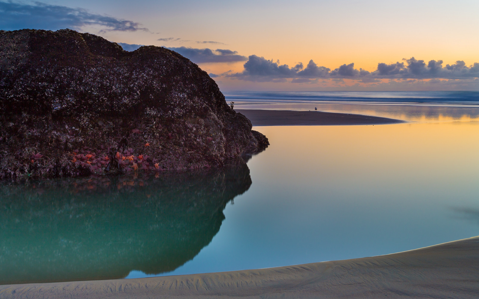 landschap, zonsondergang, zee, baai, meer, water, rots, natuur, kust-, zand, reflectie, strand, zonsopkomst, avond, ochtend-, kust, horizon, schemer, wolk, berg-, dageraad, oceaan, Golf, reservoir, fjord, atmosferisch fenomeen, waterlichaam