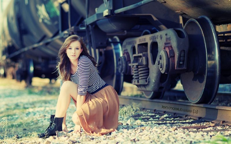 model, fotografování, vlak, ženy venku, železnice, šaty model, fotografování, vlak, ženy venku, železnice, šaty