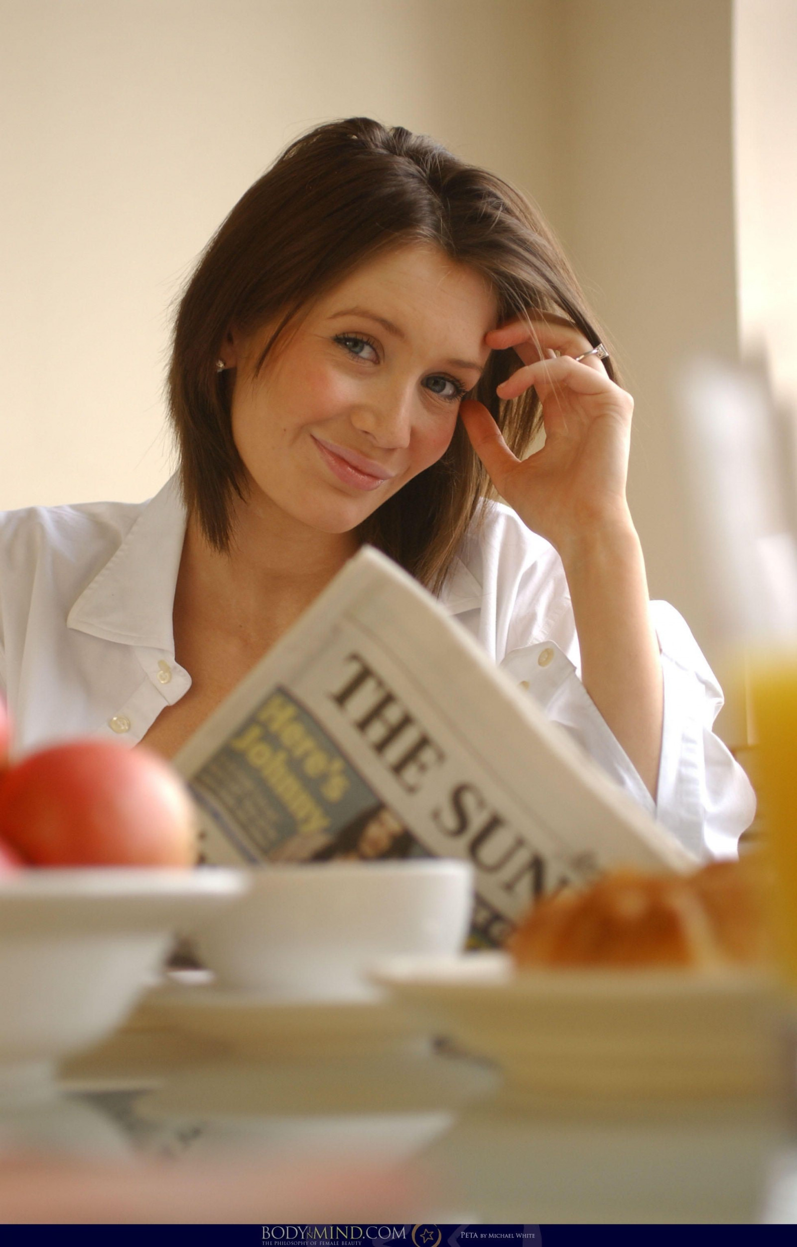 ženy, model, při pohledu na diváka, usmívající se, psaní, Osoba, kůže, noviny, Peta Todd, smysl, lidská činnost