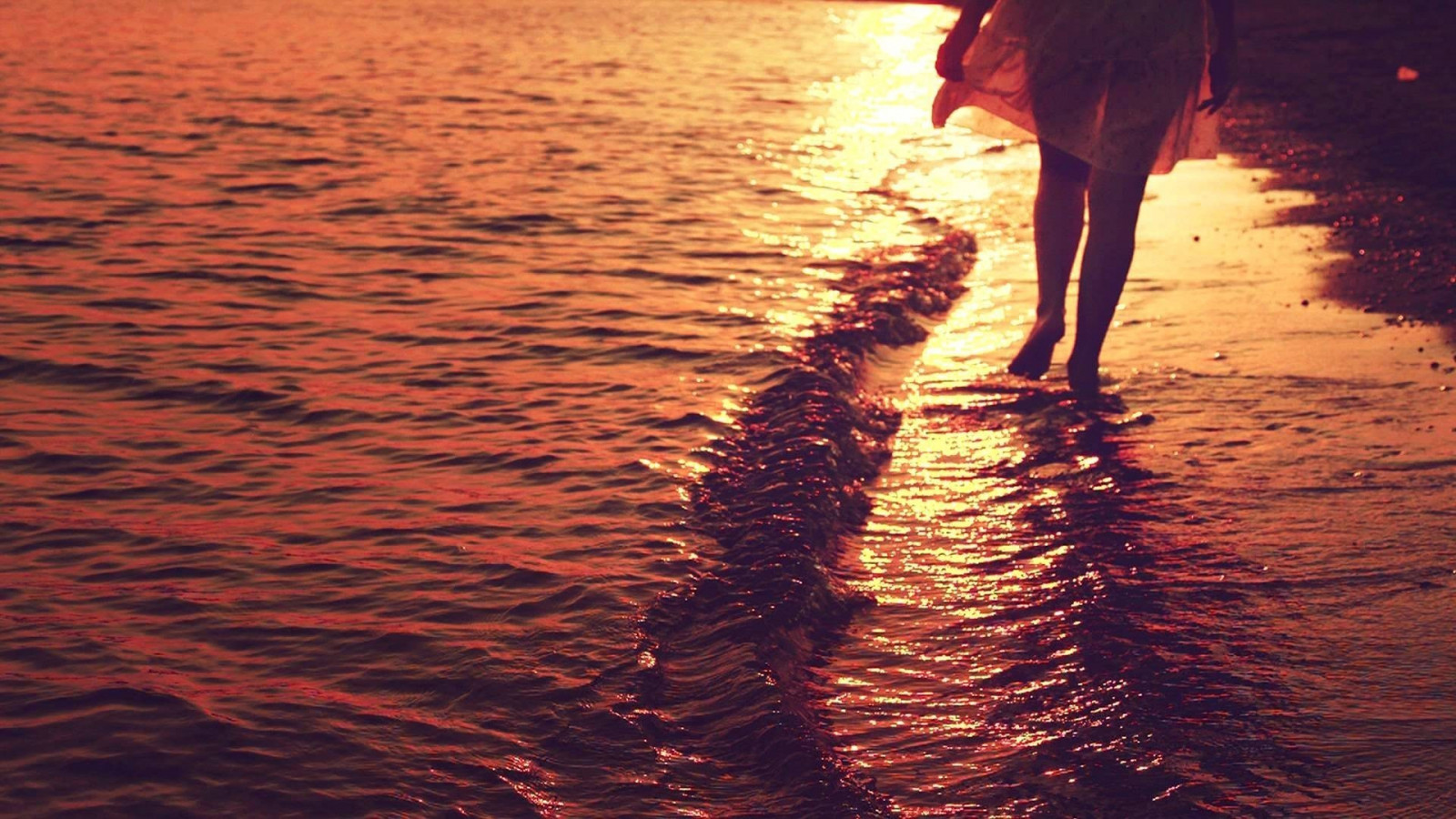 lumina soarelui, oameni, femei în aer liber, femei, apus de soare, mare, apă, reflecţie, picioare, plajă, răsărit, seară, amurg, ocean, val