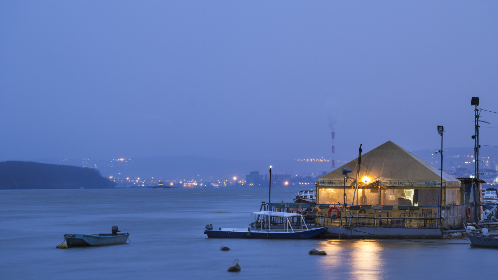 longexposure, bar, noc, světla, restaurace, večer, Soumrak, nightlights, Srbsko, Bělehrad, soir, nuit, Beograd, Dunaj, Crépuscule, cabane, Lumieres, soumrak, Srbija, Zemun, serbie, Alongthedanube, Belgradestreet, Ruedebelgrade, Kabinová voda, Belgradeby noc, Dlouhodobéexpozice, Serbiastreet, Lumieresdenuit, belgradephoto, lifeinbelgrade, vieabelgrade, photodebelgrade, Ruedeserbie, Lifeinserbia, Vieenserbie, Nightinbelgrade, Nuitabilgrade, Belgradedenuit, Kabanesurleau, Barinzemun, Barazemun, Aufildudanube, Lifeinzemun, Vieazemun