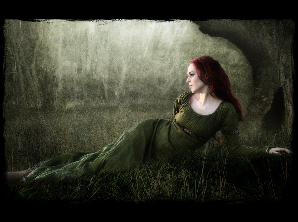 Photoshop, Příroda, Červené, tráva, šaty, zelená, textura, texturou, půlnoc, strom, dívka, žena, ženský, tma, photomanipulation, Snímek obrazovky, počítač tapeta, fiktivní postava, brendastarr, všechna práva vyhrazena, Drees, february2012, divinefemale