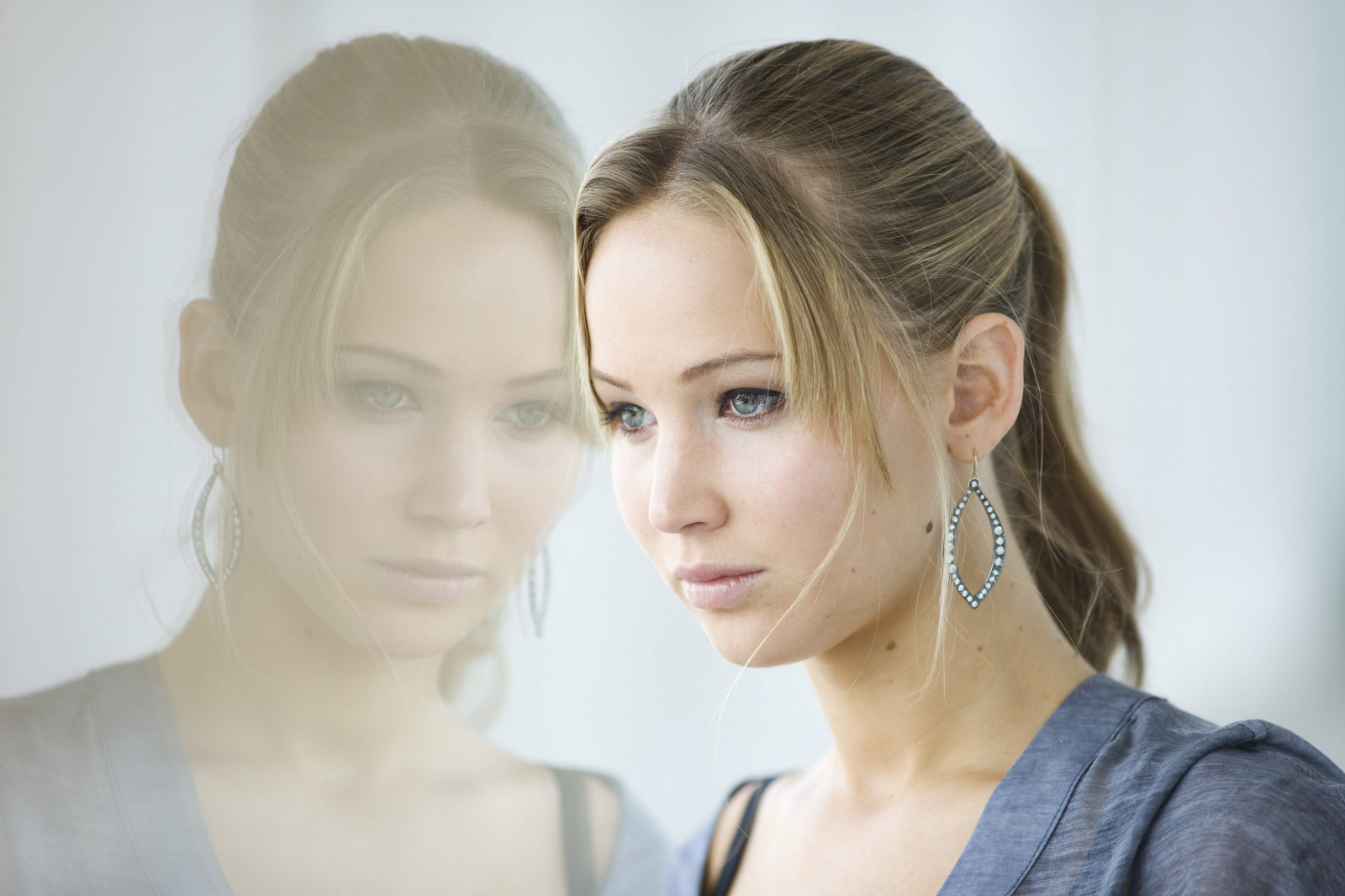 tvář, ženy, model, portrét, blondýnka, dlouhé vlasy, odraz, fotografování, herečka, detailní, šaty, sklenka, móda, vlasy, nos, Jennifer Lawrence, kůže, hlava, krása, oko, žena, nevěsta, účes, 5616x3744 px, portrétní fotografie, focení