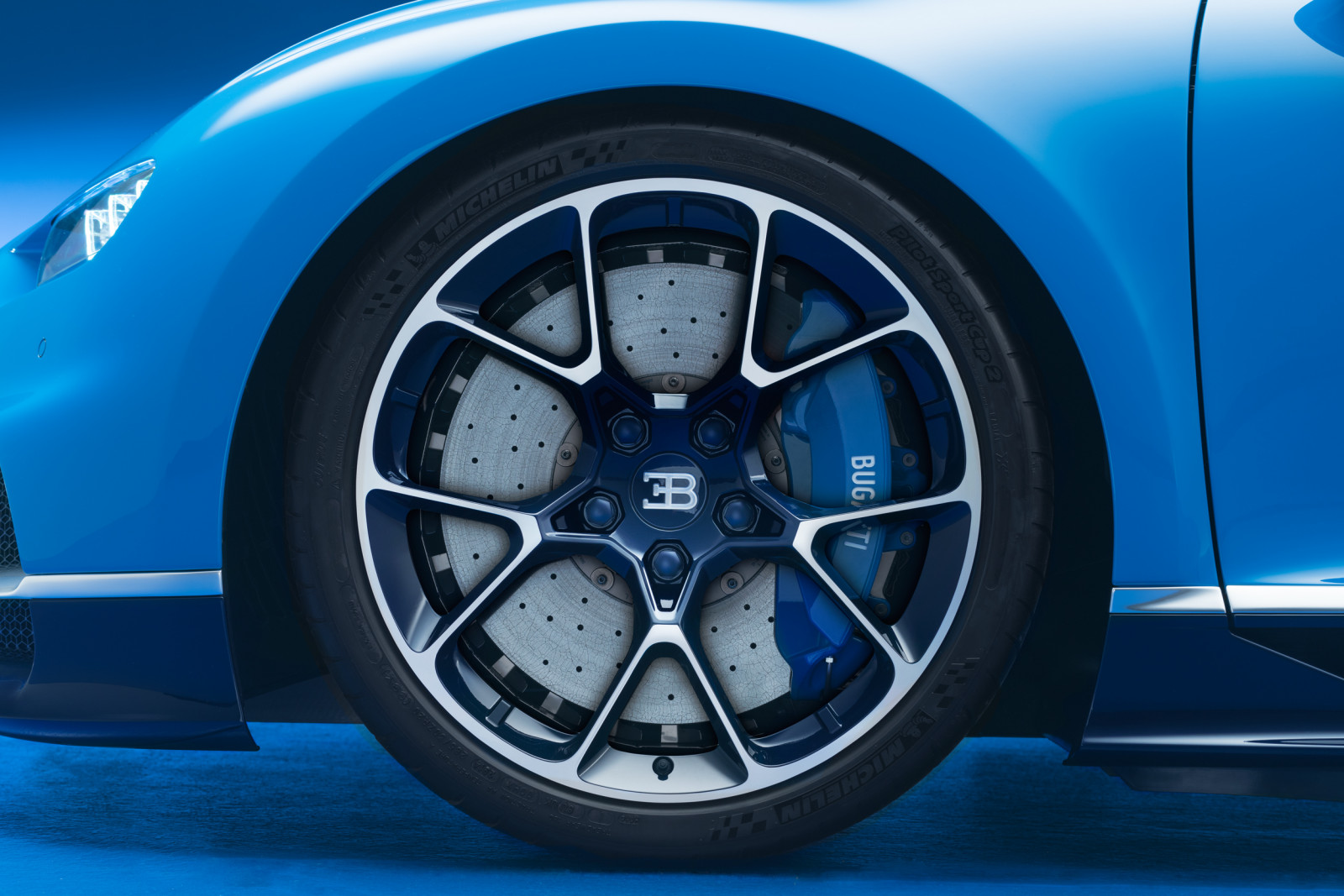bil, fordon, sportbil, trötta, Bugatti, ratt, netcarshow, netcar, bil bilder, bil foto, 2016, Chiron, hjul, fälg, superbil, landfordon, bildesign, fordons exteriör, bil make, lyx fordon, stötfångare, fordonsdäck