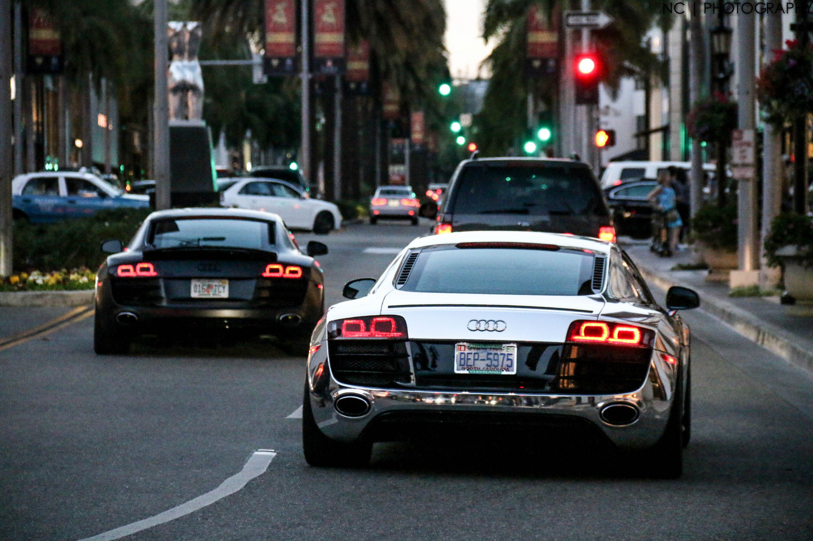 Stadt, Straße, Auto, Fahrzeug, Straße, Audi, Sportwagen, Audi R8, Coupe, Chrom, Leistungsauto, Limousine, Infrastruktur, R8, Rad, Supercar, Weltcars, Landfahrzeug, Automobil-Design, Automotive außen, Luxusfahrzeug, Persönliches Luxusauto, Exekutivwagen, Sport Nutzfahrzeug