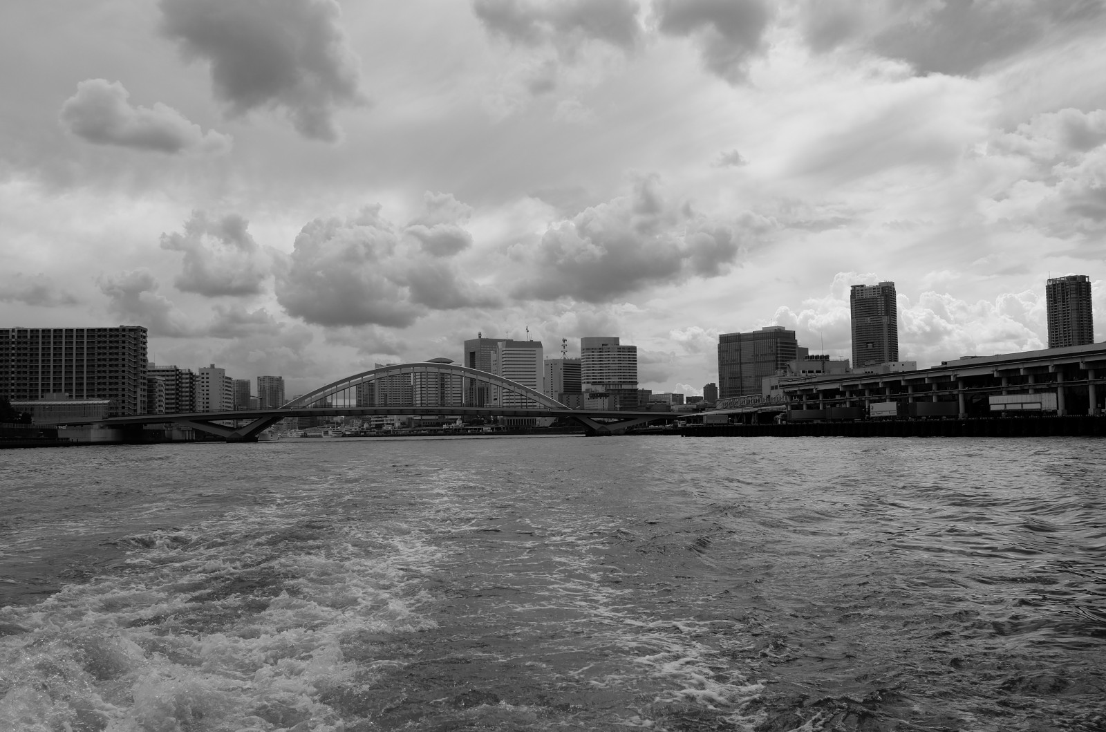 Japan, einfarbig, Meer, Stadt, Stadtbild, Betrachtung, Himmel, Fotografie, Skyline, Wolkenkratzer, Küste, Brücke, Fluss, Horizont, Dämmerung, Leica, Tokio, Wolke, CC, T, Leicat, Summicron, Creative Commons, Summicron235, 235, Sumidariver, Sumidagawa, Stadtgebiet, Atmosphärisches Phänomen, Schwarz und weiß, Monochrome fotografie, menschliche Siedlung