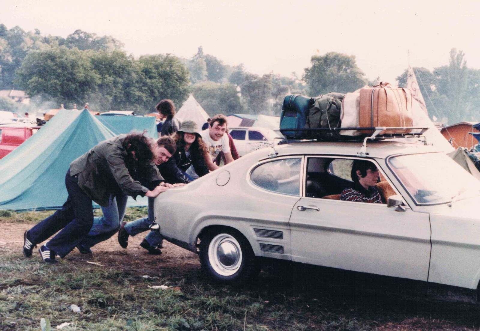 auto, vozidlo, čtení, sportovní auto, Brod, veteránem, 35MM, kempování, Ford Capri, kemp, festival, film, analog, kodakgold, stany, capri, pozemní vozidla, automobilový exteriér, závodní auto, automobil make, auto závodní, starožitný auto, Berkshire, timmranson, tlačení