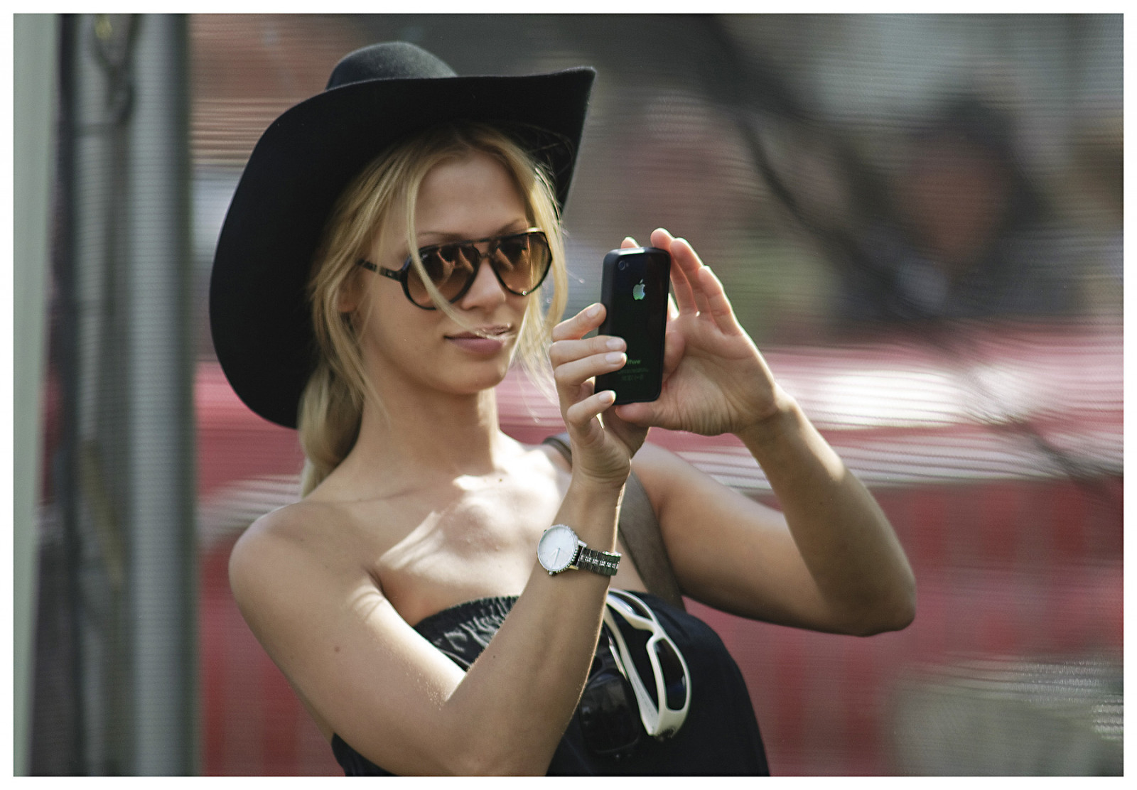 lidé, portrét, město, sluneční brýle, brýle, milovat, fotografování, Země, ďábel, móda, dítě, mokrý, démon, Steve, Montreal, Quebec, Krásná, zvíře, jablko, dívka, krása, usměj se, štěstí, žena, legrační, zábava, První, sexy, bronz, tanec, couleur, přítel, sbírka, žít, profesionální, šílený, fille, erotický, eau, personnes, módní doplněk, vision care, brýlí, bebe, nadměrný, smrtelný, Dingue, ind ponechá nedotčené všechny zmínky, bobkurt, elle, Follie, jumelle, maoby, Beaute, Fotoman, Bibitte, health beauty