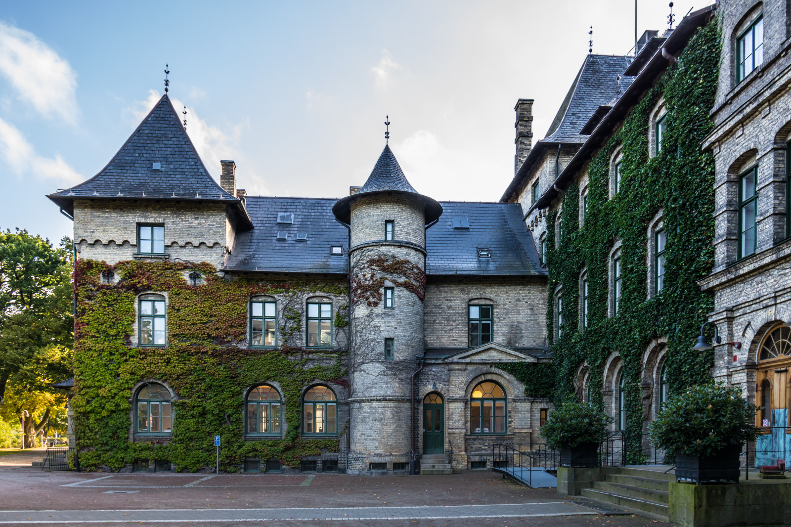 architektura, budova, hrad, město, kostel, klášter, palác, zámek, majetek, podzim, slott, h st, Alnarp, alnarpsslott, mezník, fasáda, místo uctívání