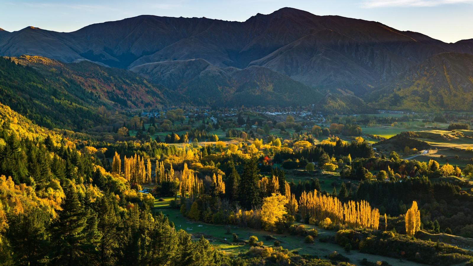 slunečnímu záření, stromy, krajina, les, hory, kopec, jezero, voda, Příroda, odraz, rostliny, fotografování, vesnice, ráno, řeka, národní park, údolí, divočina, Alpy, Nový Zéland, Chicago, odpoledne, plošina, hřbet, strom, podzim, list, hora, květ, sezóna, 2048x1152 px, atmosférický jev, horských reliéf, landform, geografický rys, pohoří