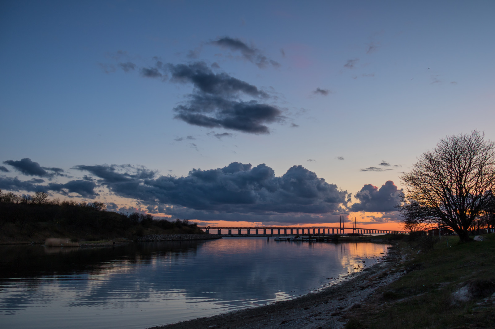 paesaggio, tramonto, mare, lago, natura, riflessione, cielo, Alba, sera, mattina, ponte, fiume, crepuscolo, Bro, nube, montagna, alba, himmel, solnedg ng, resundsbron, HAV, moln, Sibbarp, serbatoio, lago, fenomeno atmosferico, corpo d'acqua