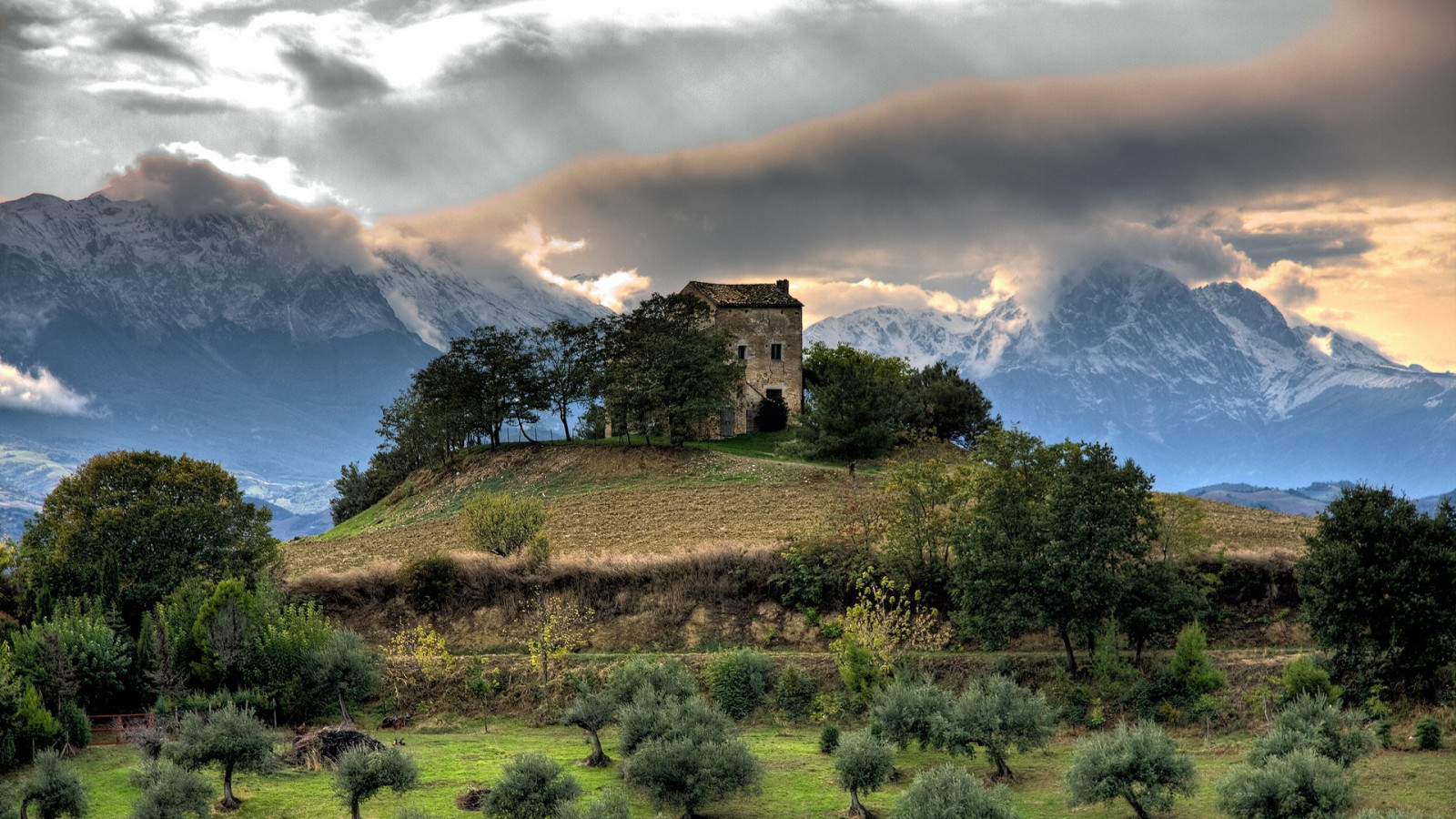 krajina, hory, kopec, Skála, Příroda, nebe, kopce, ráno, divočina, stará budova, zřícenina, plošina, Terén, mrak, strom, hora, počasí, venkov, atmosférický jev, horských reliéf, pohoří