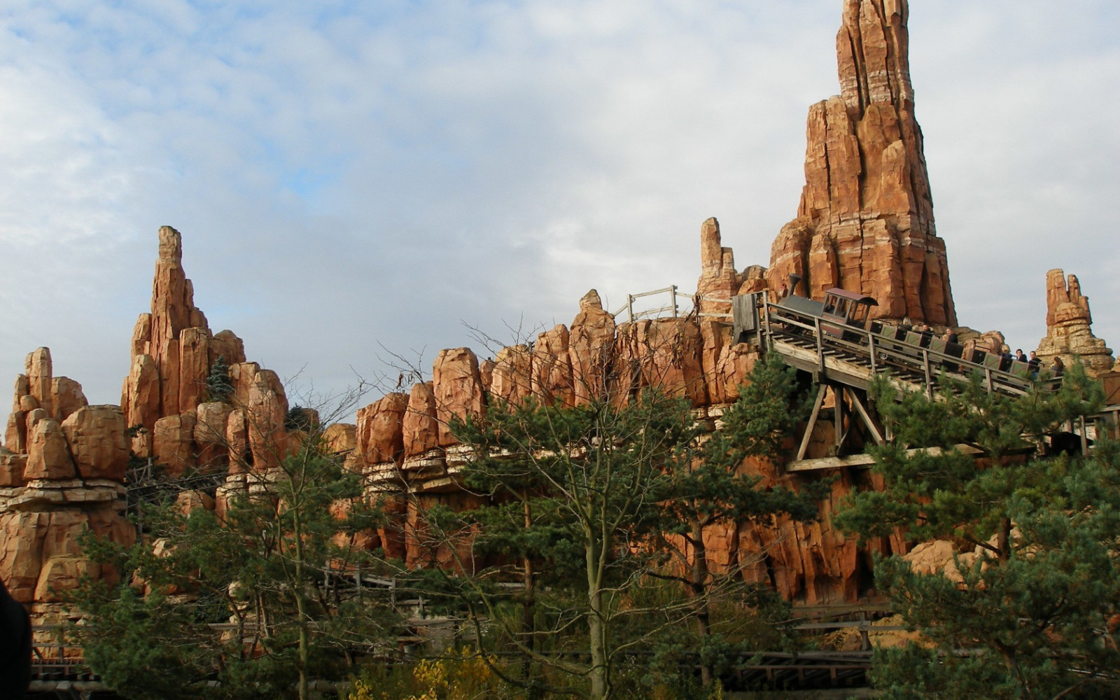 chrám, panoráma města, kopec, budova, Cestovní ruch, město, Francie, katedrála, klášter, spirála, Disneyland, mezník, dávná historie, historické místo, seznamu světového dědictví unesco, zájezdy, místo uctívání, horská dráha