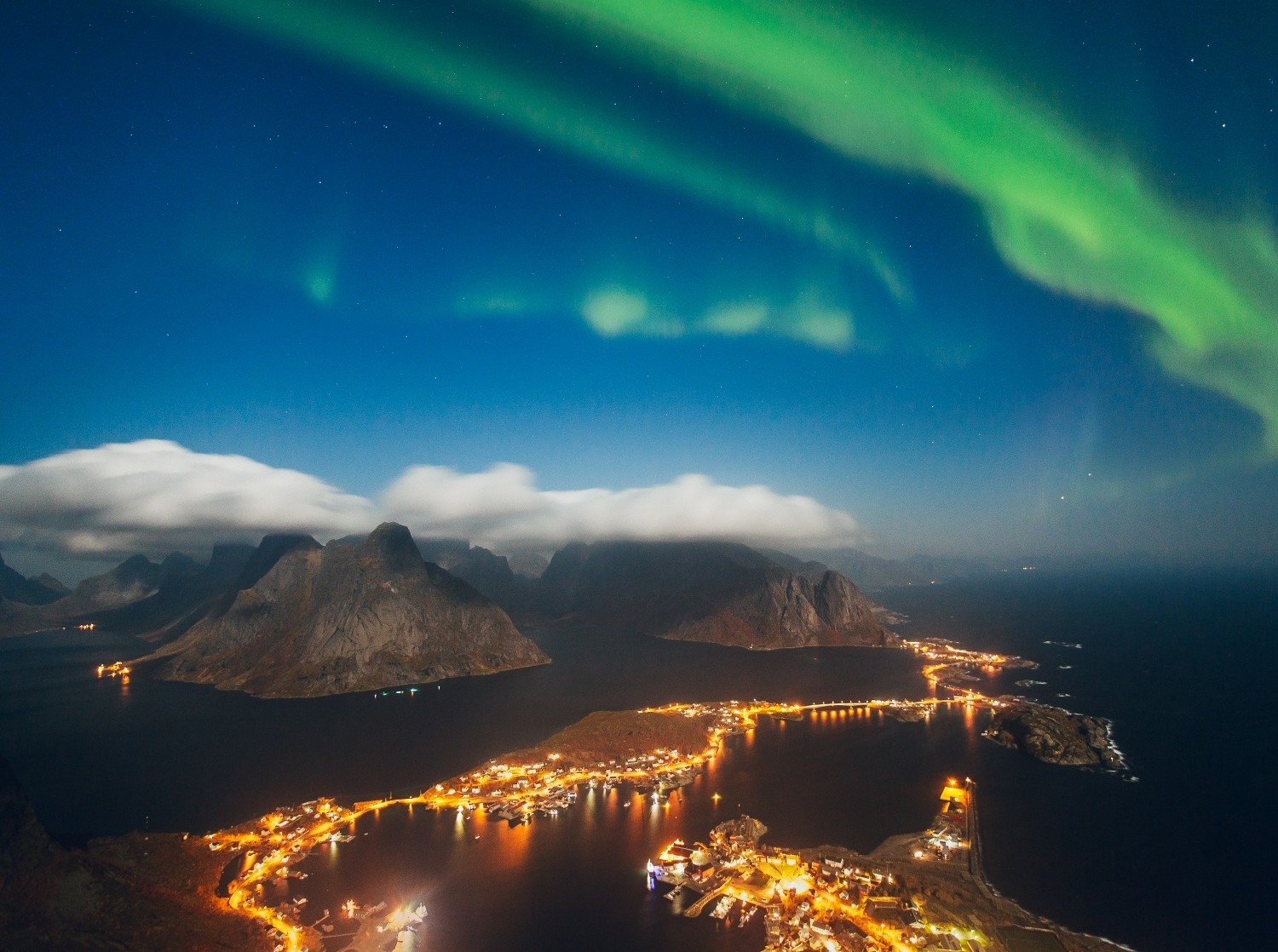 paesaggio, luci, montagne, mare, notte, natura, fotografia, Norvegia, aurorae, cittadina, notte stellata, atmosfera, Aurora, Isole Lofoten, nube