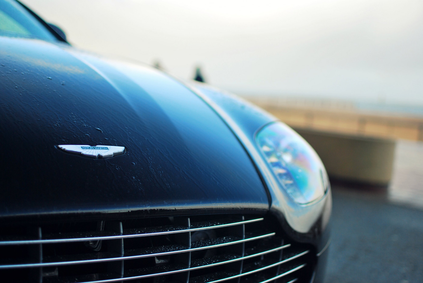 bil, himmel, køretøj, fotografering, strand, blå, England, hætte, luksus, Nikon, Kongerige, Europa, britisk, sportsvogn, Belgien, Roadster, UK, Cabrio, Cabriolet, ydeevne bil, 2010, eksotisk, Europa, GT, ER, 47, l, forenet, skønhed, Sjæl, hjul, dOF, biler, Grand, strøm, super, auto, V8, klassisk, aston, martin, superbil, hurtig, Vogel, meget, eksklusiv, storbritannien, 43, 18105, worldcars, udsigtspunkt, Belgie, v10, v12, tourer, belgique, knokkeheist, Knokke, kup, computer tapet, bildesign, automotive exterior, luksus køretøj, kompakt bil, motor køretøj, gitter, midten størrelse bil, D60, Jurriaan, 18105vr, forlygte, elektrisk blå, bilindustrien belysning, passende, amv8, 380bhp, 47L, 43L