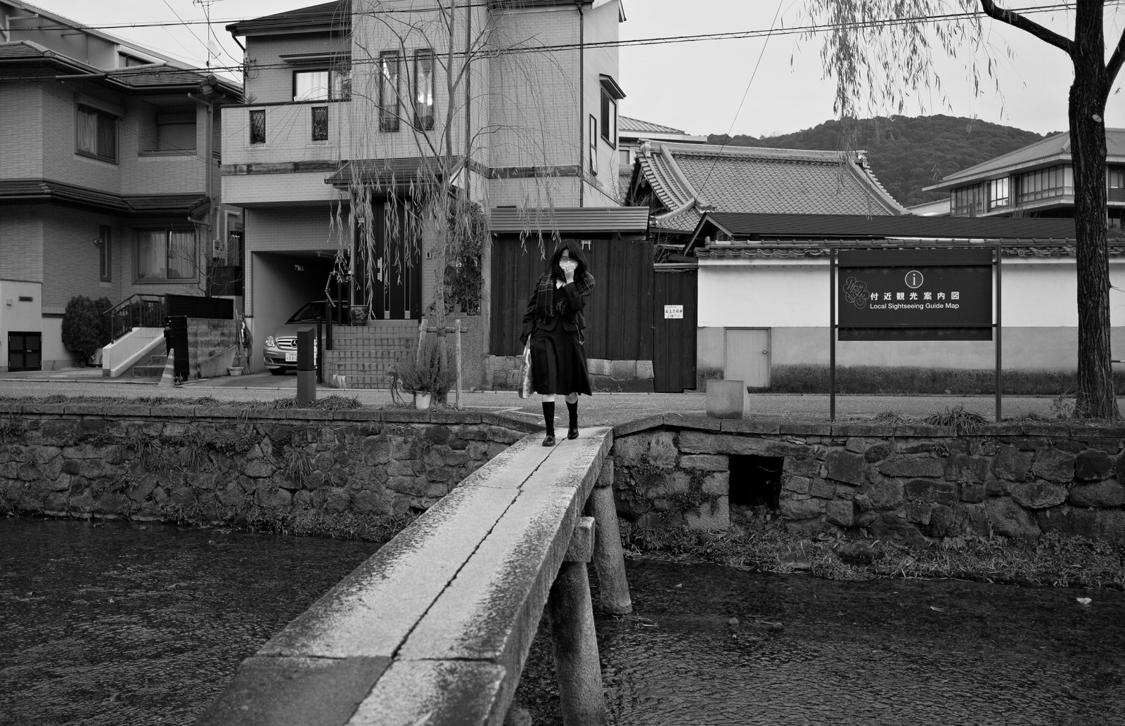 ถนน, เมือง, ดำและขาว, เขตเมือง, โครงสร้างพื้นฐาน, ถนน, พื้นที่สาธารณะ, ย่านที่อยู่อาศัย, ขนส่ง, ย่าน, บ้าน, การถ่ายภาพ, เลน, ถ่ายภาพขาวดำ, ขาวดำ, ต้นไม้, ผิวถนน, เมือง, รถ, ยางมะตอย, ทางเท้า, ชานเมือง, ท้องฟ้า, อาคาร, มุม, ซุ้ม