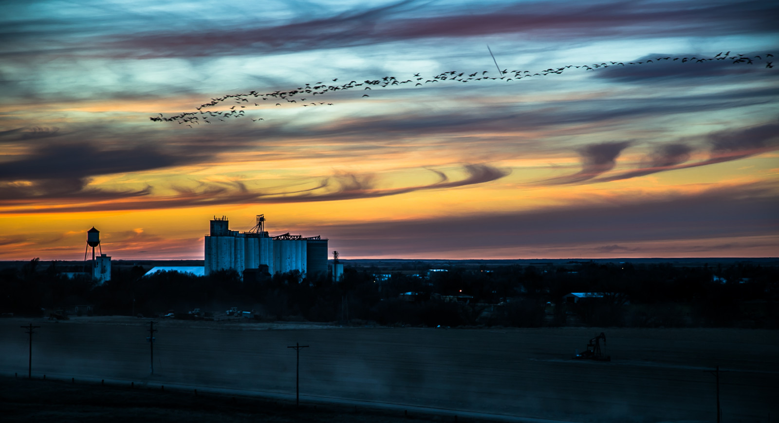 Hình nền Kansas, Bazine, Hoàng hôn, ngũ cốc, thang máy, Nước, Tháp