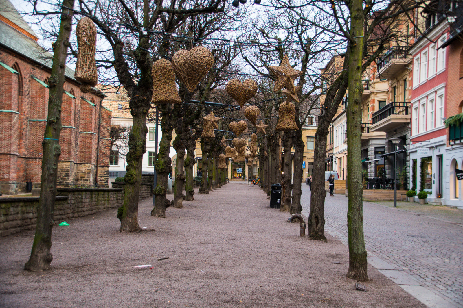 město, ulice, panoráma města, nebe, silnice, město, Švédsko, kostel, náměstí, chodník, infrastruktura, Sverige, pěší, strom, centrum, podzim, cityview, alej, sk nel n, se, Street View, helsingborg, Mariakyrkan, sanktamariakyrka, náměstí, chodník, urban area, vodní, lidské osídlení, sousedství, obytný prostor, nádvoří, veřejný prostor
