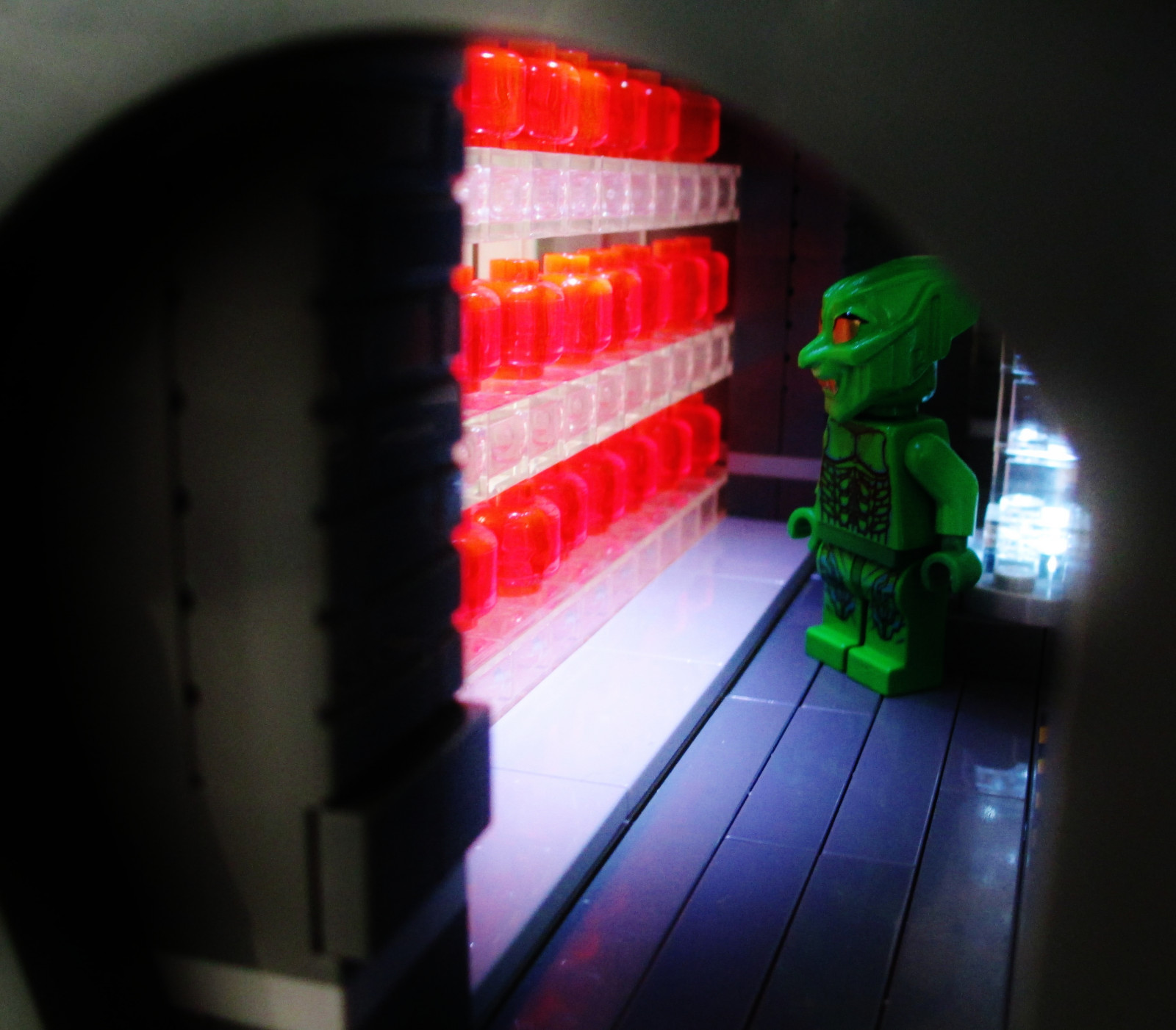 rosso, leggero, spazio