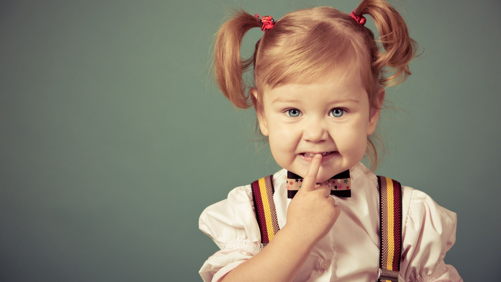 Wallpaper face, blue eyes, children, glasses, finger on lips, hair