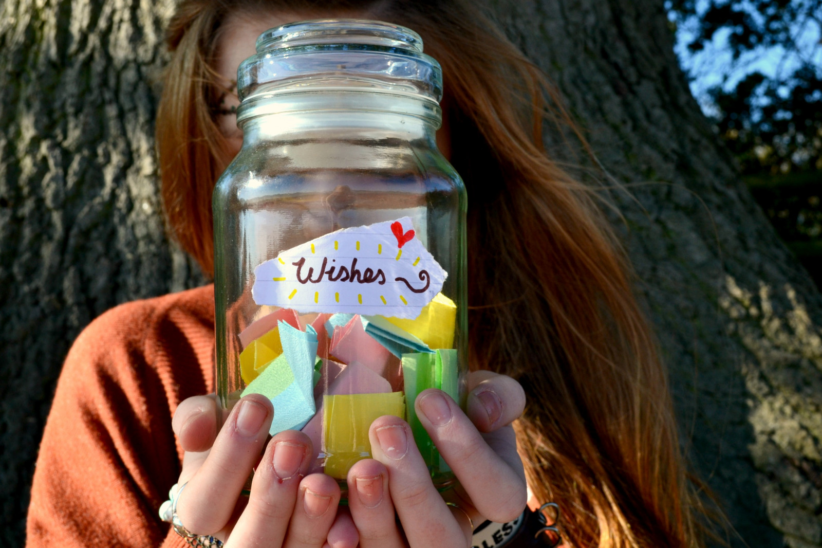 stromy, jídlo, ruce, milovat, zelená, žlutý, modrý, napít se, slunce, naděje, vlasy, vítr, letní, papír, smutný, Slunný, Bůh, šťastný, jaro, jasný, kůže, prsty, teplý, poznámky, barva, květ, dívka, Sluneční svit, ruka, sen, sny, barvy, smysl, teenager, přání, modlitby, sladkost, vyrobit, destilát, příchuť, abbileake, vánek, přání, modlit se, 1111, 111111, samolepící papírky, přej si něco, stillhoping, jarofhearts, jarofwishes, wishesinajar, dreamsinajar