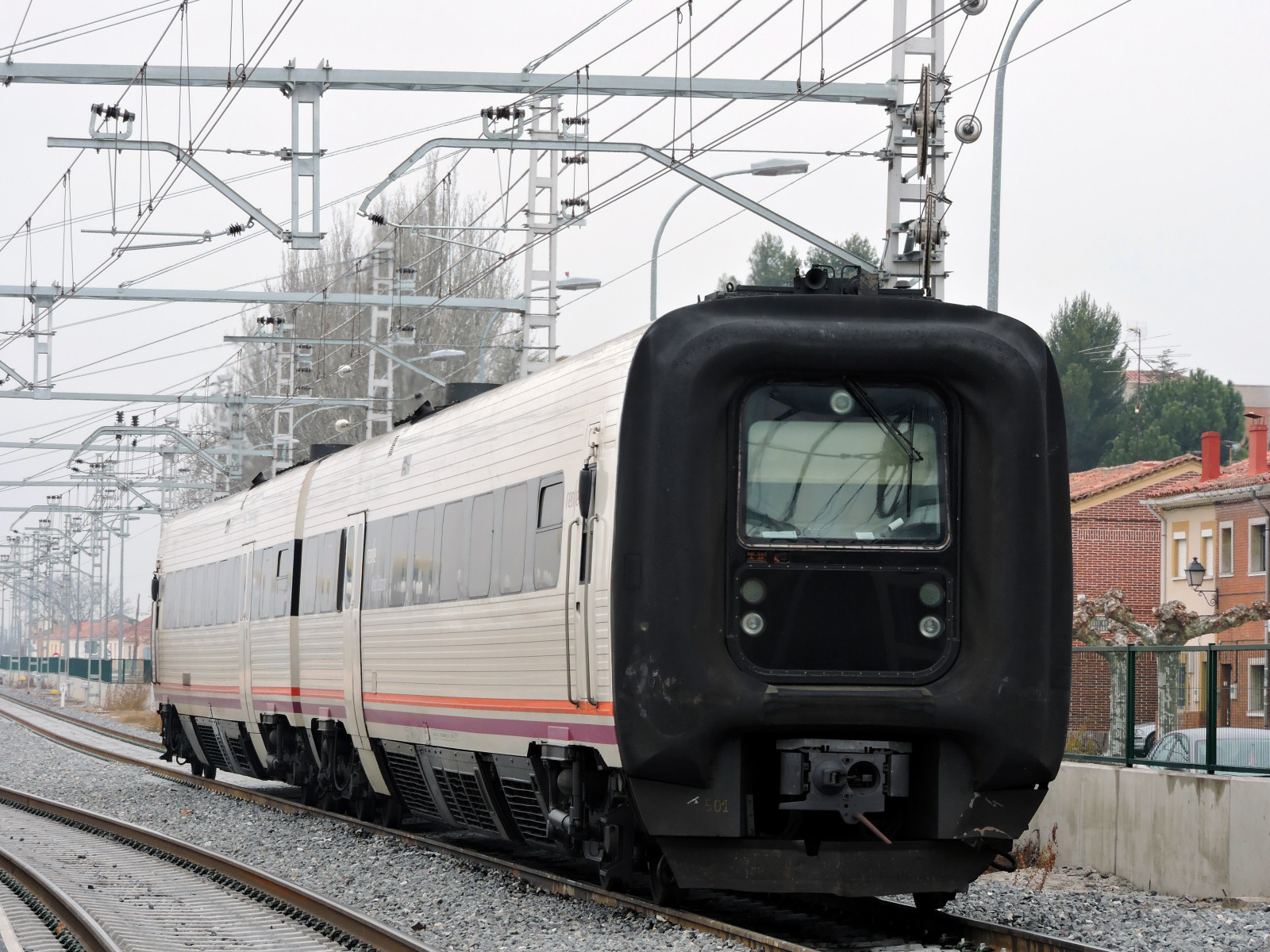 vozidlo, vlak, vlakové nádraží, doprava, lokomotiva, TRD, rychlá přeprava, larga, železo, dráha, média, Salamanca, Metropolitní oblast, obytný prostor, druh dopravy, veřejná doprava, železniční doprava, kolejová vozidla, osobní automobil, železniční vůz, vysokorychlostní železniční, elektrické napájení, estacion, Palencia, regionální, RENFE, distancia, Operadora, elektrická lokomotiva, Alamedilla