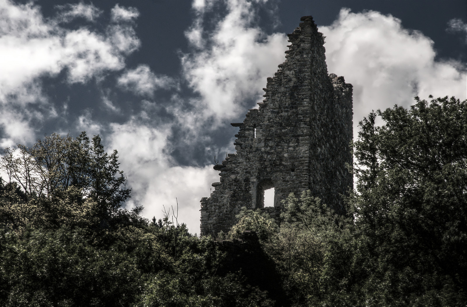 krajina, černobílý, budova, zřícenina, tráva, nebe, kameny, hrad, věž, dějiny, Švýcarsko, zřícenina, vinice, spirála, zámek, mrak, strom, rostlina, špatný, Schweiz, svizzera, suisse, Černý a bílý, monochromatické fotografování, dávná historie, archeologické naleziště, meteorologický jev, schloss, Stein, Weinberg, Ostschweiz, Rheintal, Ragaz, Rhinevalley, Castly, stock photography