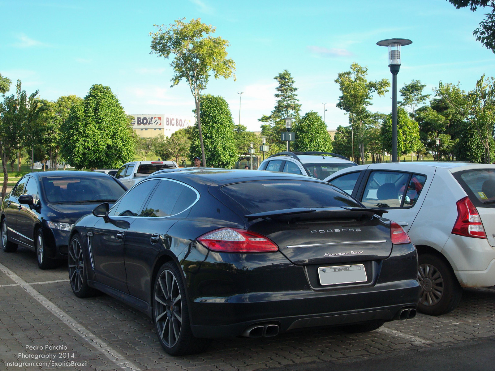 gade, bil, BMW, køretøj, vej, fotografering, superbiler, Lamborghini, Instagram, Porsche, Nikon, iPhone, Audi, Camaro, sportsvogn, Ferrari, Ford, Bentley, Maserati, Corvette, 35MM, Chevrolet, ydeevne bil, parkering, Porsche Panamera, Sedan, Carros, Maybach, Pininfarina, F12, Panamera, GT3, AMG, 911, Mustang, hjul, biler, Agera, D3100, auto, automobil, kant, fotos, superbil, mercedes, nikonflickraward, D3200, mp412c, 458, worldcars, turbo, carro, Rolls Royce, automotive, sls, carporn, Aventador, 599, Maranello, Aston Martin, instagramapp, lp7004, mclarenp1, jord køretøj, bildesign, automotive exterior, luksus køretøj, familie bil, kompakt bil, motor køretøj, personlig luksus bil, udøvende bil, sport utility køretøj, midten størrelse bil, d3300, auto del, fordgt, fuld størrelse bil, Vette, rossocorsa, exoticsbrazil, Porsche Panamera, Iguatemi, shoppingiguatemi, panameraturbo, automotive wheel system