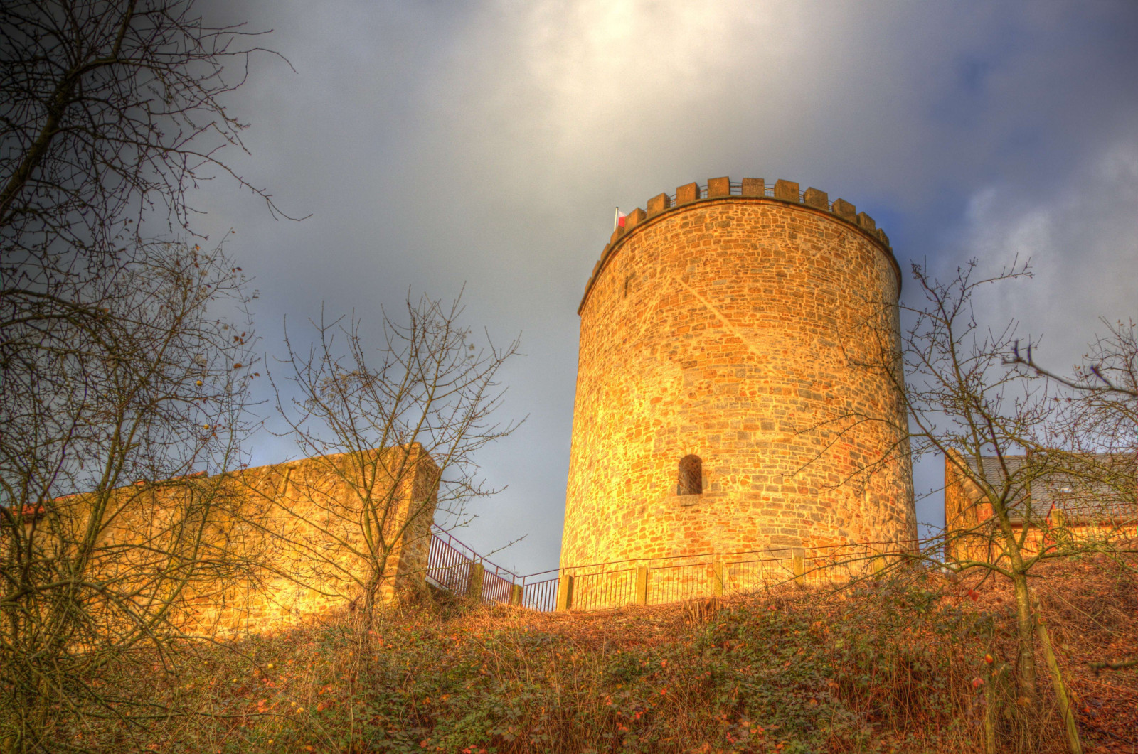 slunečnímu záření, stromy, krajina, západ slunce, Příroda, budova, zřícenina, tráva, nebe, park, zima, pole, mraky, žlutý, večer, ráno, hrad, věž, seasons, slunce, historický, dějiny, HDR, 2013, zřícenina, pohled, zámek, mrak, strom, zakalený, Landschaft, svítání, sezóna, budovy, barva, prosinec, atardecer, nebe, natur, deutschland, barvy, Soleil, ciel, mraky, montagne, Wald, skvělý, sonnenuntergang, mraky, Německo, licht, Photomatix, b UME, městský okres, parque, zpracovává se, arbres, kapesní, nRW, zonsondergang, westfalen, Ostwestfalen, couchesoleil, solfald, Landkreis, venkov, historické místo, opevnění, stoupání, Casteel, Ravensburg, teutoburgerwald, Borgholzhausen