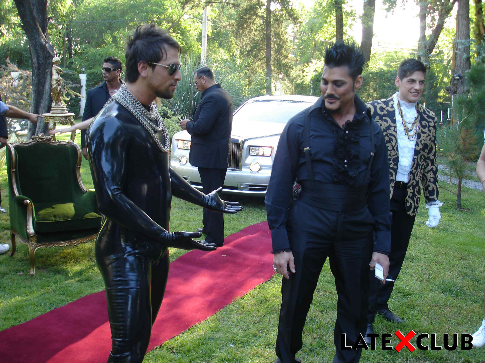 auto, událost, strom, vozidlo, luxusní vůz, rekreace, obřad, oblek, tráva, produkt, limuzína, dívka, zábava