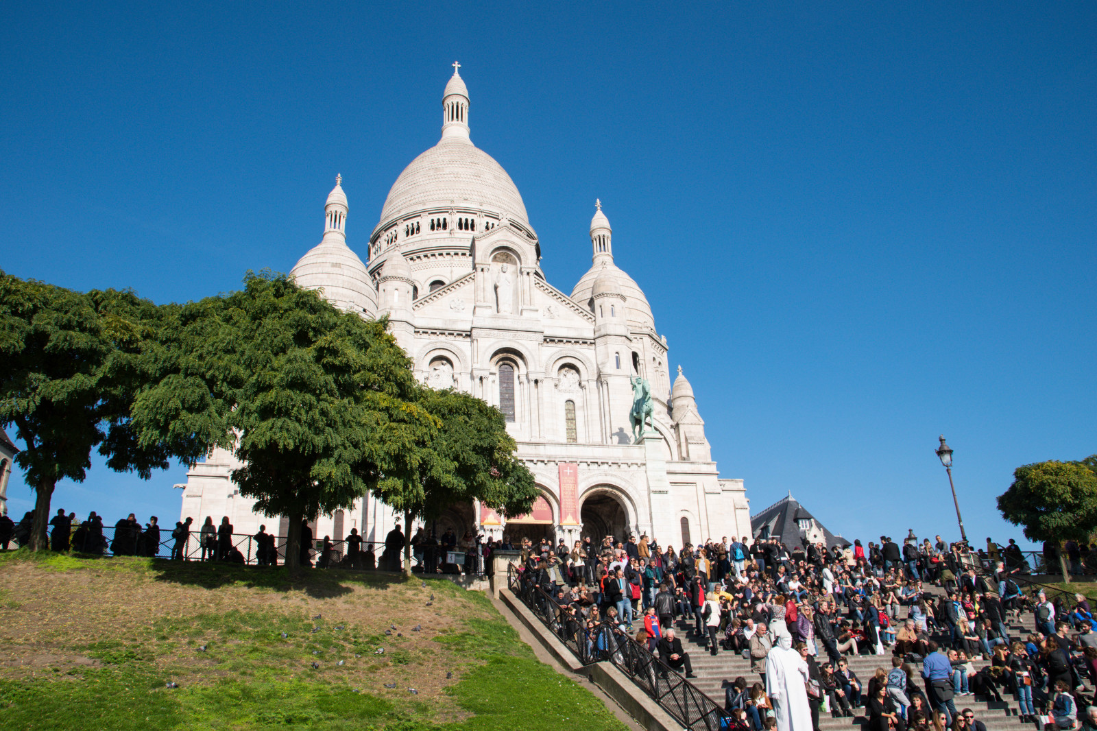 by, bygning, Turisme, tårn, Frankrig, kirke, Paris, Rådhusplads, katedral, Montmartre, kostn rer, kunst, Euorpe, kunstnere, streetsofparis, paris18earrondissement, ledefrance, Frankrike, fr, Sacr c ur, milepæl, ture, sted for tilbedelse
